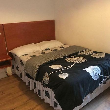 Bed and Breakfast Junction 10 Лутон Экстерьер фото