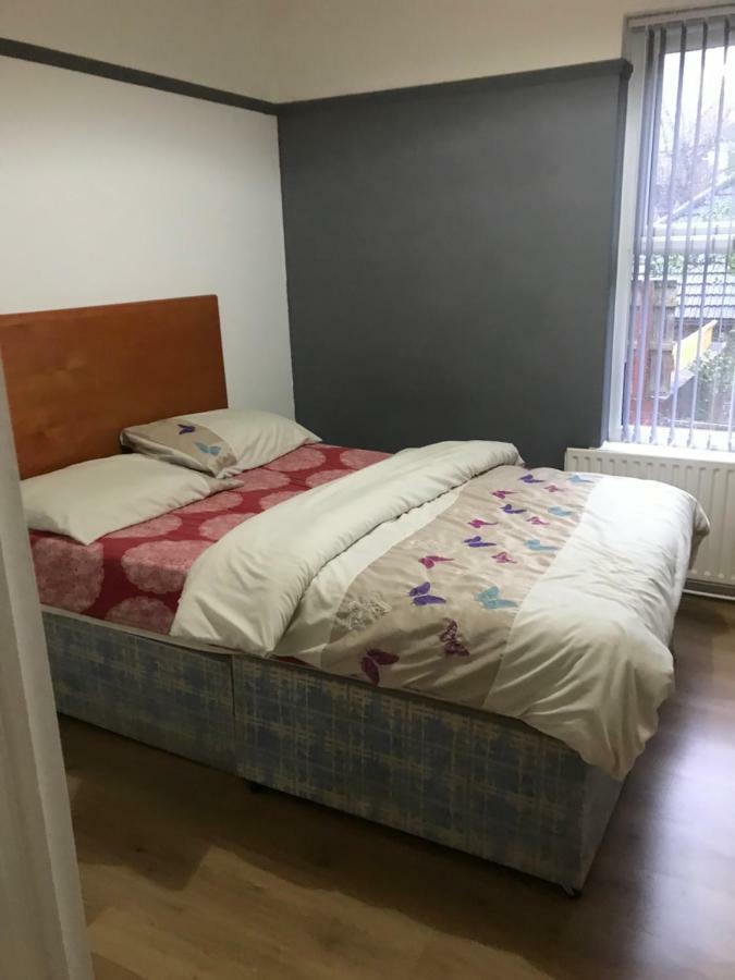 Bed and Breakfast Junction 10 Лутон Экстерьер фото