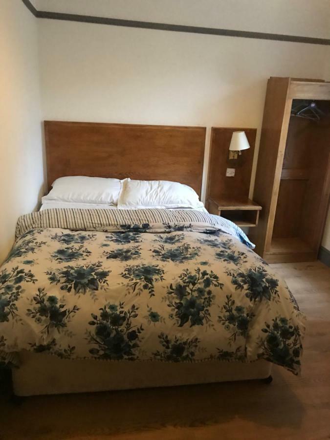 Bed and Breakfast Junction 10 Лутон Экстерьер фото