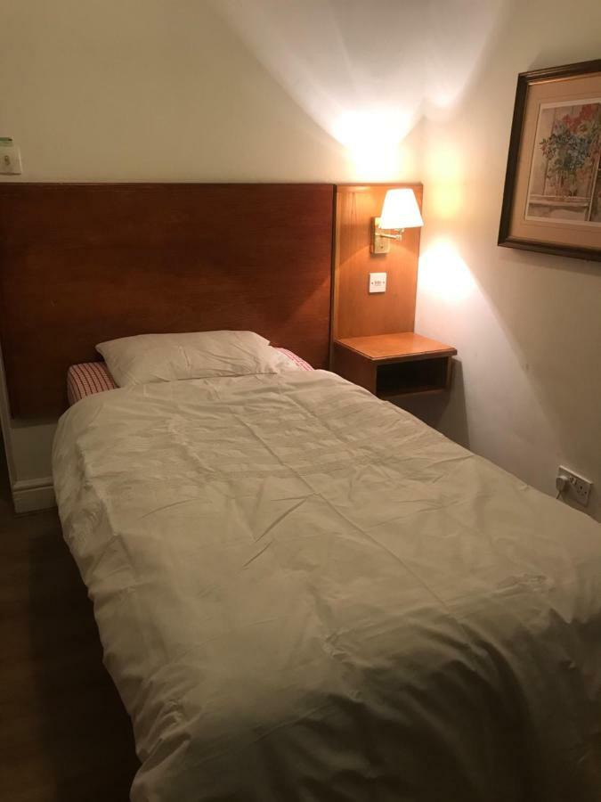 Bed and Breakfast Junction 10 Лутон Экстерьер фото